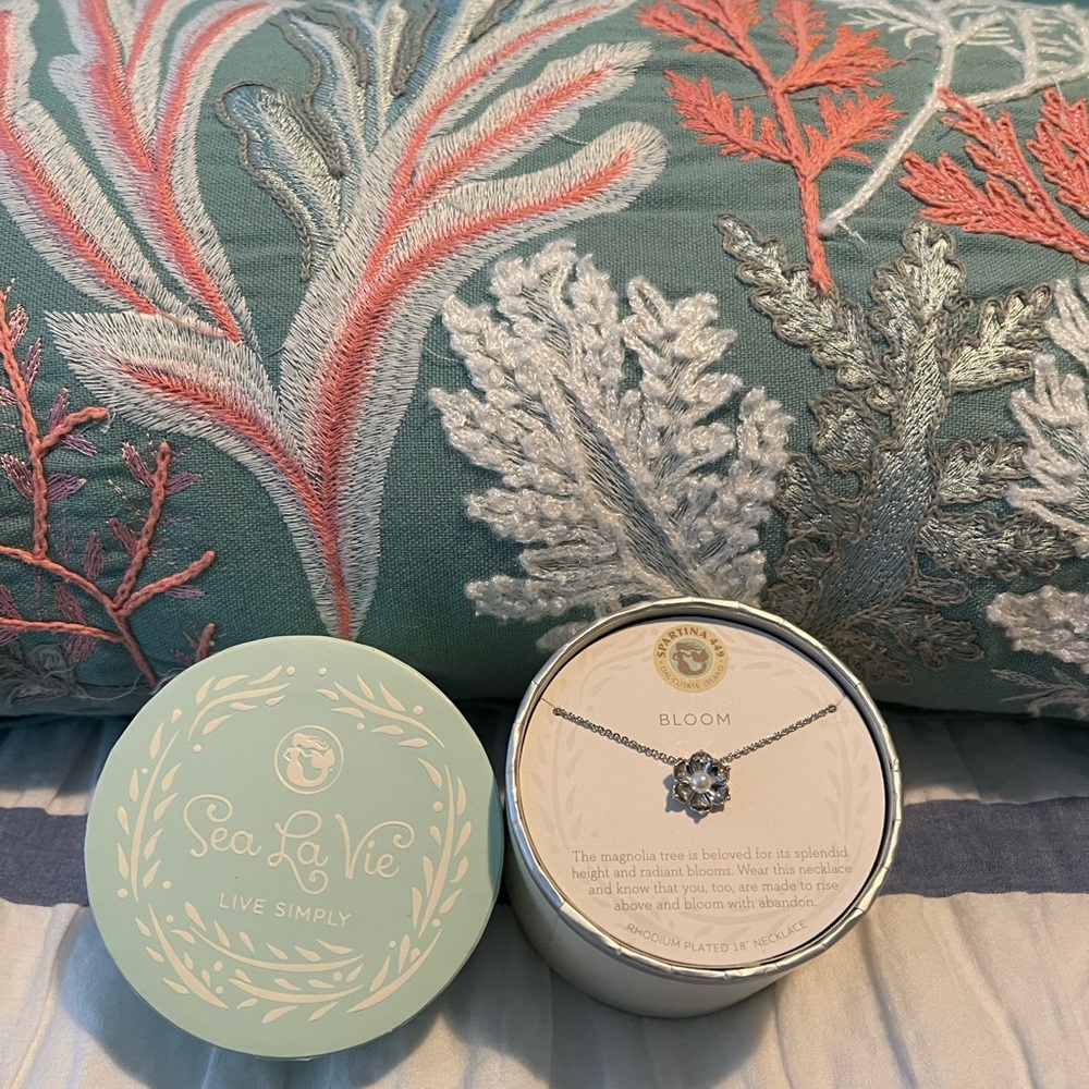 Spartina 449 Necklace Magnolia Tree - Picture 2 of 8